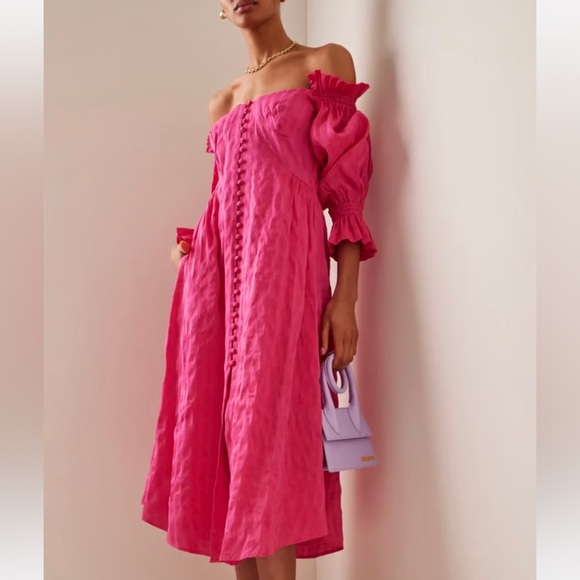 ๐บ๐HP๐๐บ NWT Cult Gaia Simona Off-The-Shoulder Ruffled Midi Dress Dragonfruit - Picture 3 of 16